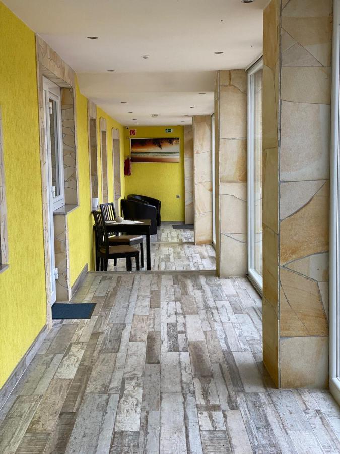 Blueline Motel Jaszbereny Exterior foto