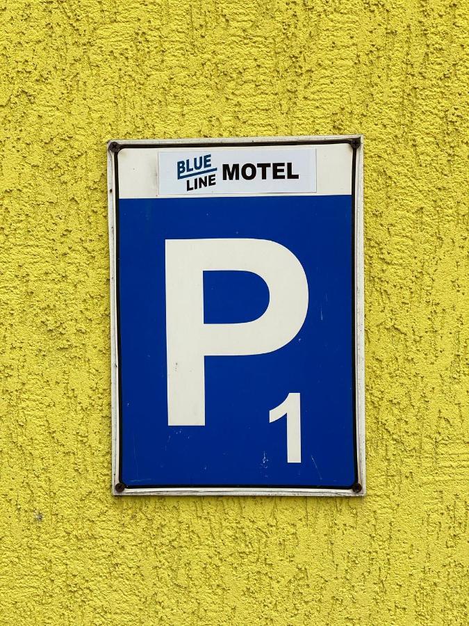 Blueline Motel Jaszbereny Exterior foto