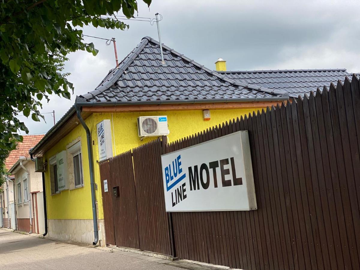 Blueline Motel Jaszbereny Exterior foto
